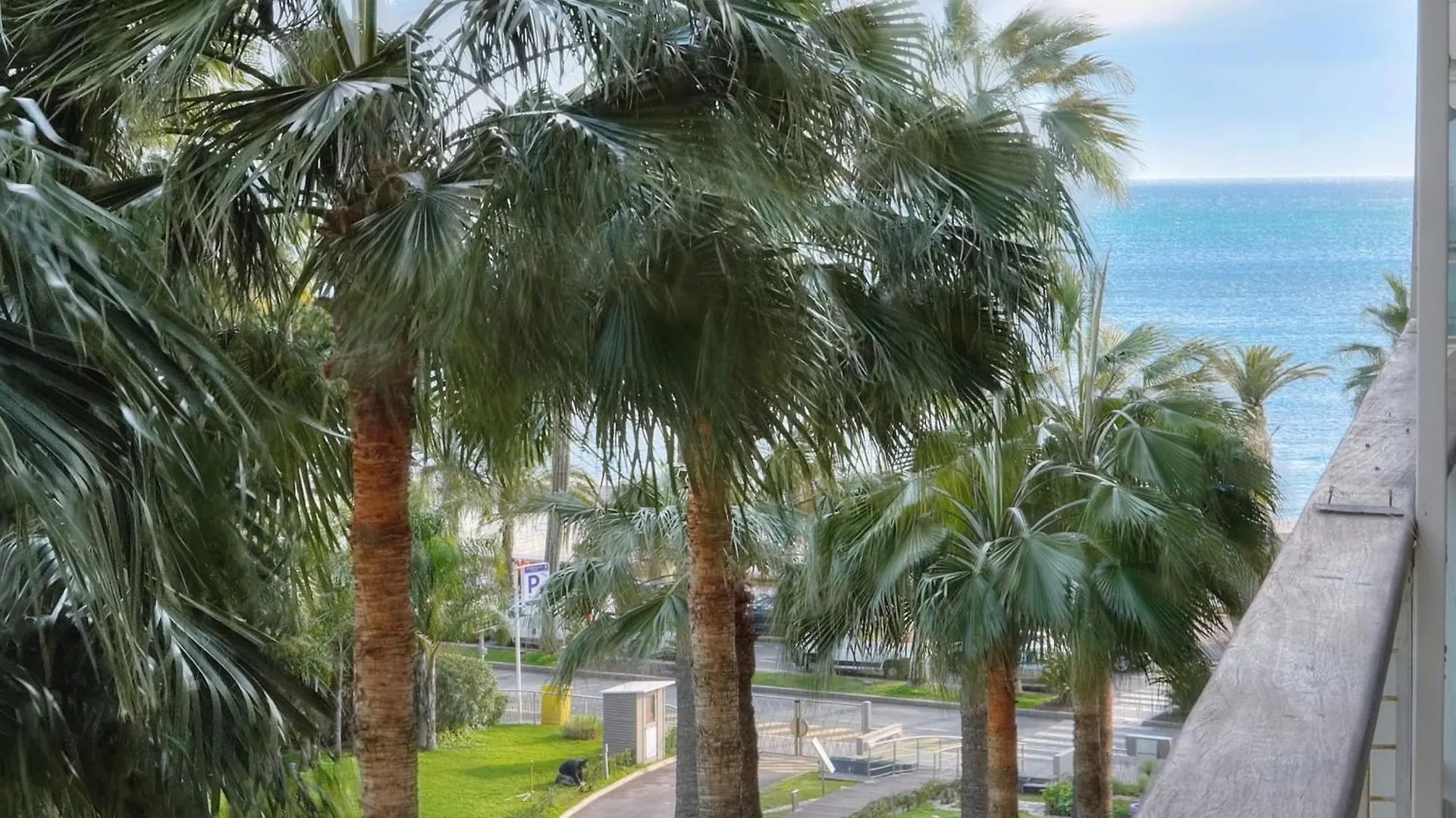 Ref 1908 - Cannes Croisette - Apartment For Rent